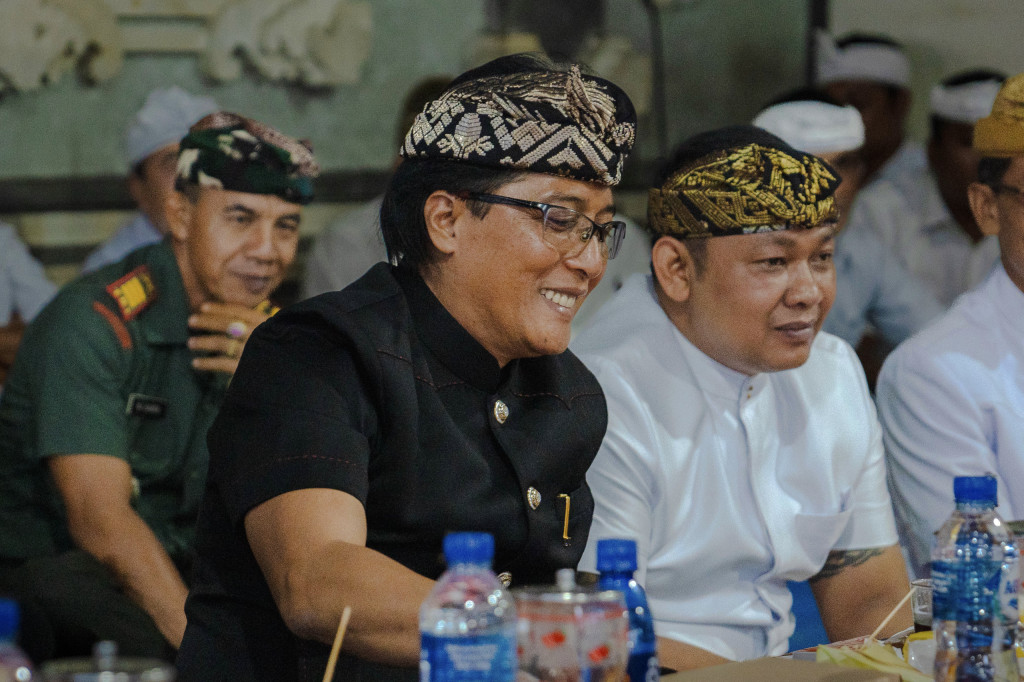 Bupati Giri Prasta Hadiri Upacara Pitra Yadnya Ngaben Masal dan Nyekah Masal Banjar Adat Penikit